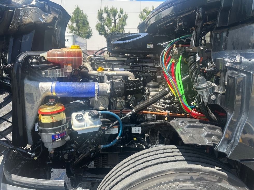 Day Cab Tractor-Heavy Duty Tractors-Freightliner-2021-T12664ST-Torrance-CA-153,720\n\t\tmiles-$ 74,750 - Image 16