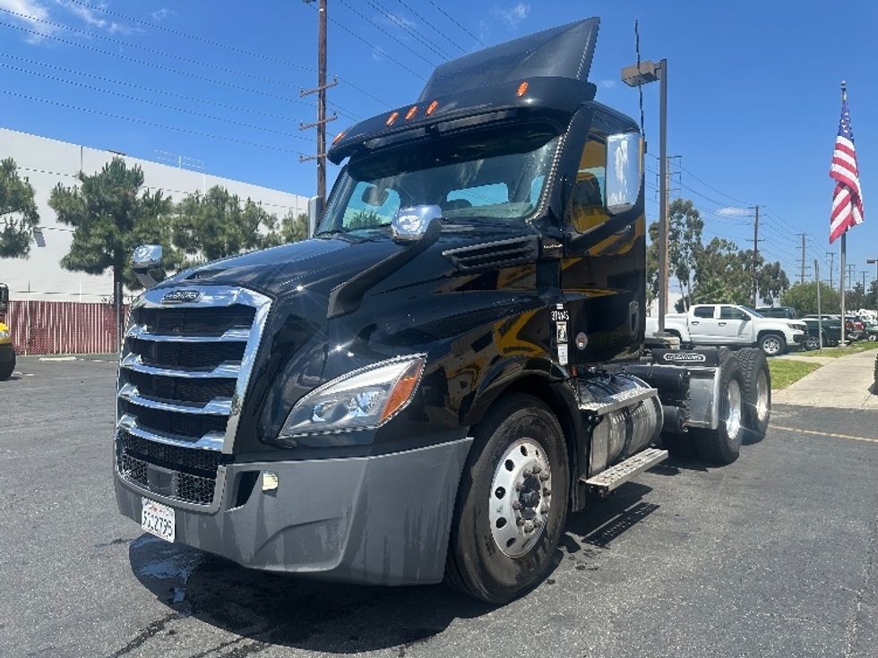 Day Cab Tractor-Heavy Duty Tractors-Freightliner-2021-T12664ST-Torrance-CA-153,720\n\t\tmiles-$ 74,750 - Image 3