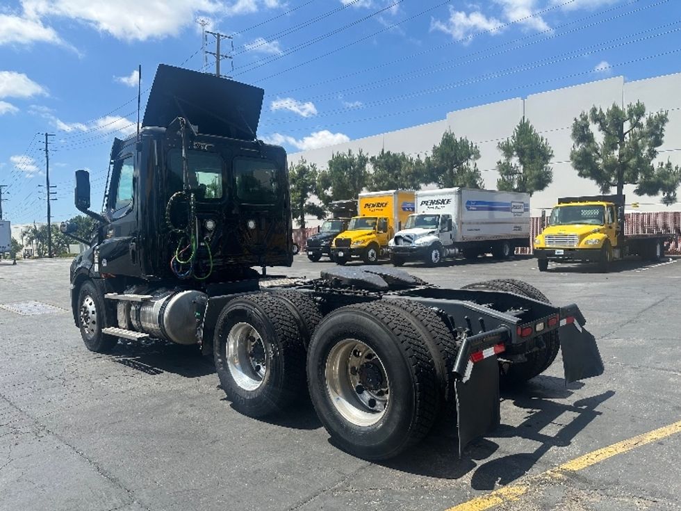 Day Cab Tractor-Heavy Duty Tractors-Freightliner-2021-T12664ST-Torrance-CA-153,720\n\t\tmiles-$ 74,750 - Image 5
