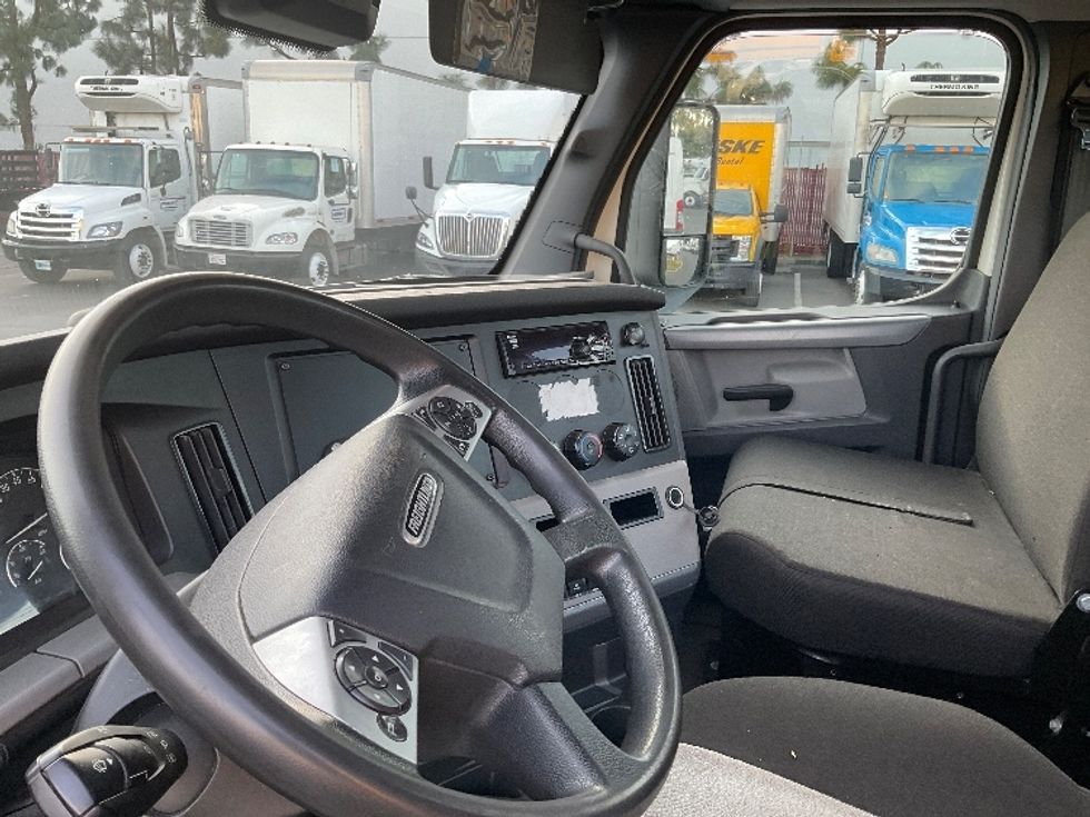 Day Cab Tractor-Heavy Duty Tractors-Freightliner-2021-T12664ST-Torrance-CA-208,137\n\t\tmiles-$ 83,250 - Image 10