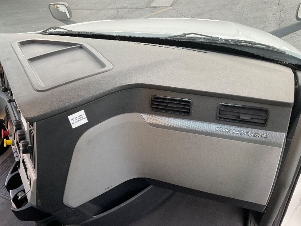 Day Cab Tractor-Heavy Duty Tractors-Freightliner-2021-T12664ST-Torrance-CA-208,137\n\t\tmiles-$ 83,250 - Image 13