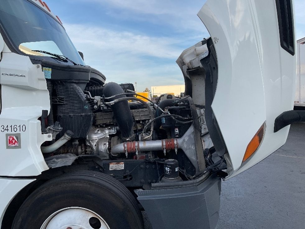 Day Cab Tractor-Heavy Duty Tractors-Freightliner-2021-T12664ST-Torrance-CA-208,137\n\t\tmiles-$ 83,250 - Image 16