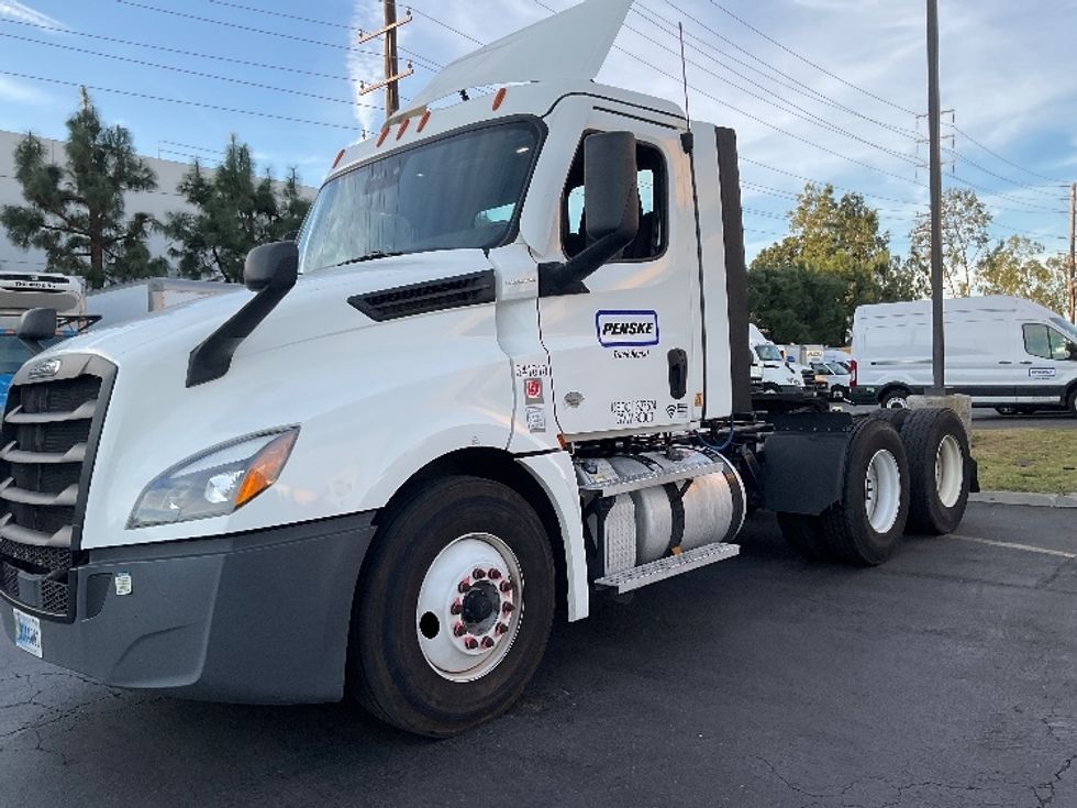 Day Cab Tractor-Heavy Duty Tractors-Freightliner-2021-T12664ST-Torrance-CA-208,137\n\t\tmiles-$ 83,250 - Image 17