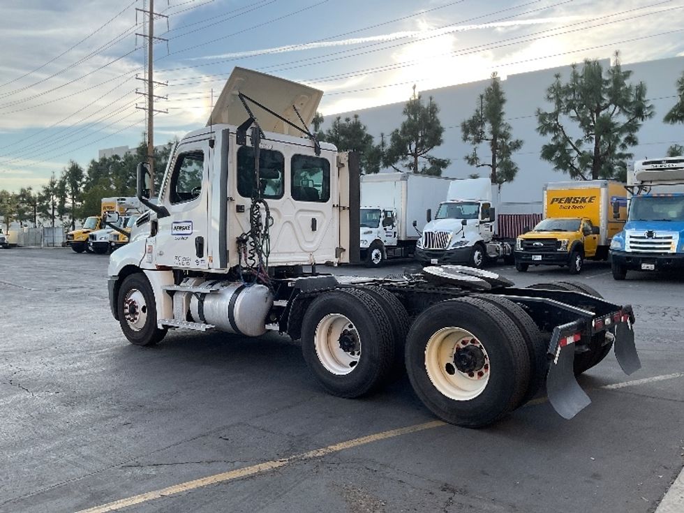 Day Cab Tractor-Heavy Duty Tractors-Freightliner-2021-T12664ST-Torrance-CA-208,137\n\t\tmiles-$ 83,250 - Image 5