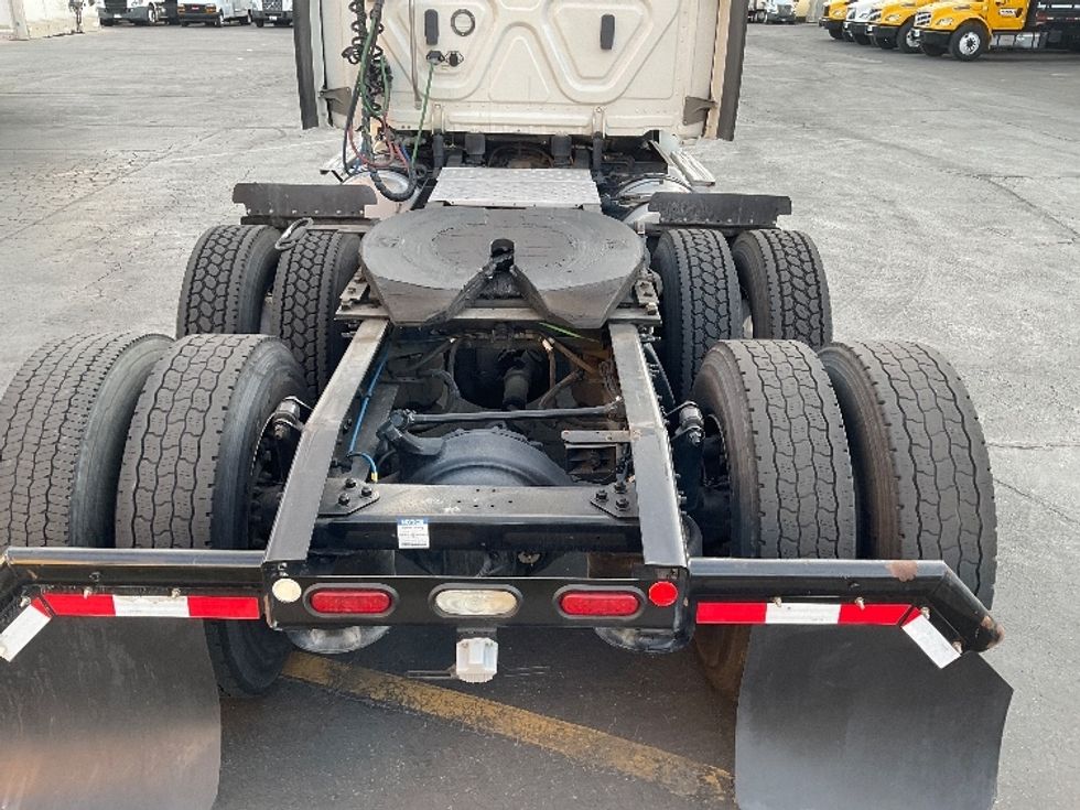 Day Cab Tractor-Heavy Duty Tractors-Freightliner-2021-T12664ST-Torrance-CA-208,137\n\t\tmiles-$ 83,250 - Image 6