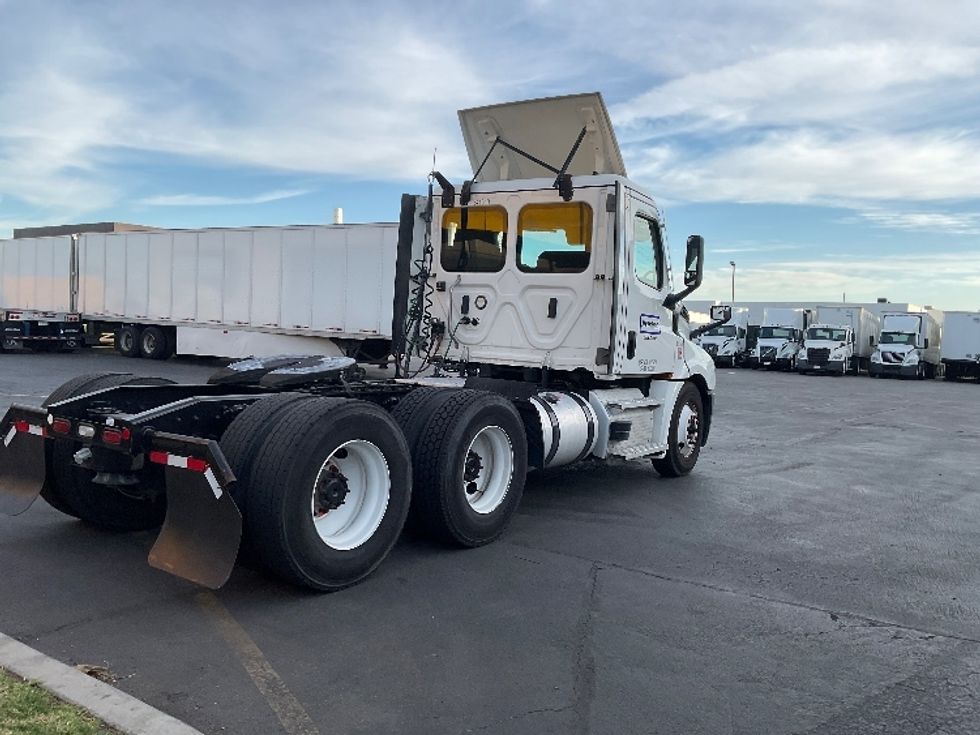 Day Cab Tractor-Heavy Duty Tractors-Freightliner-2021-T12664ST-Torrance-CA-208,137\n\t\tmiles-$ 83,250 - Image 7
