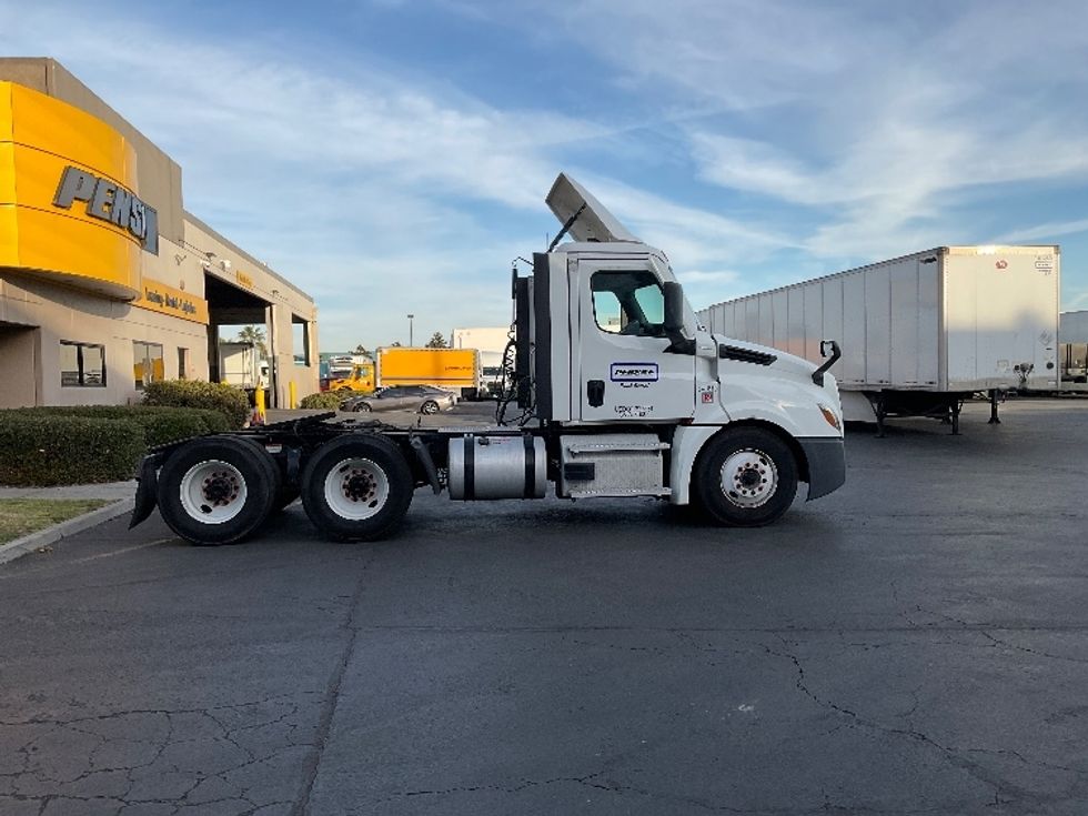 Day Cab Tractor-Heavy Duty Tractors-Freightliner-2021-T12664ST-Torrance-CA-208,137\n\t\tmiles-$ 83,250 - Image 8