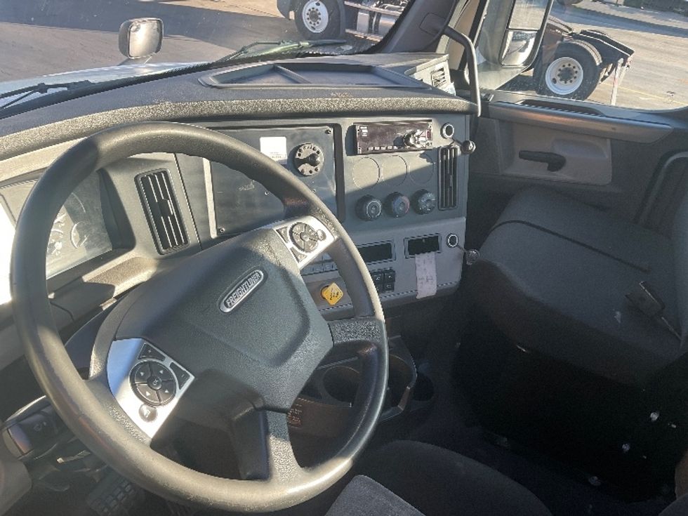 Day Cab Tractor-Heavy Duty Tractors-Freightliner-2021-T12664ST-Torrance-CA-250,384\n\t\tmiles-$ 87,250 - Image 10