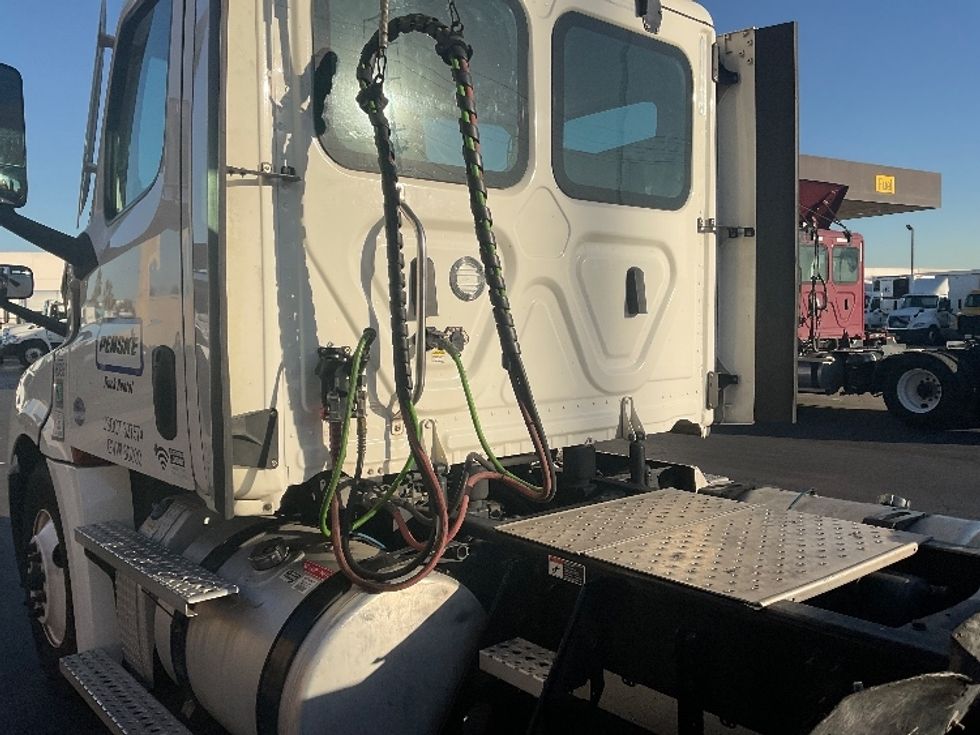 Day Cab Tractor-Heavy Duty Tractors-Freightliner-2021-T12664ST-Torrance-CA-250,384\n\t\tmiles-$ 87,250 - Image 17