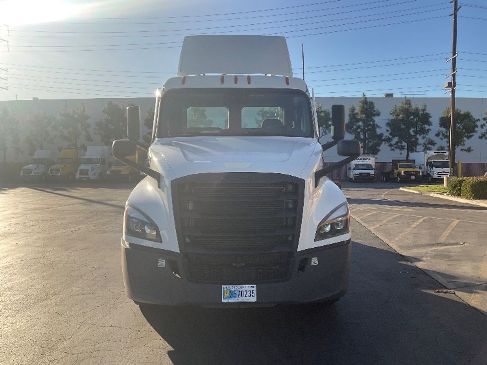 Day Cab Tractor-Heavy Duty Tractors-Freightliner-2021-T12664ST-Torrance-CA-250,384\n\t\tmiles-$ 87,250 - Image 2