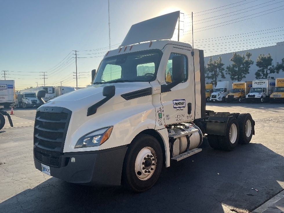 Day Cab Tractor-Heavy Duty Tractors-Freightliner-2021-T12664ST-Torrance-CA-250,384\n\t\tmiles-$ 87,250 - Image 3