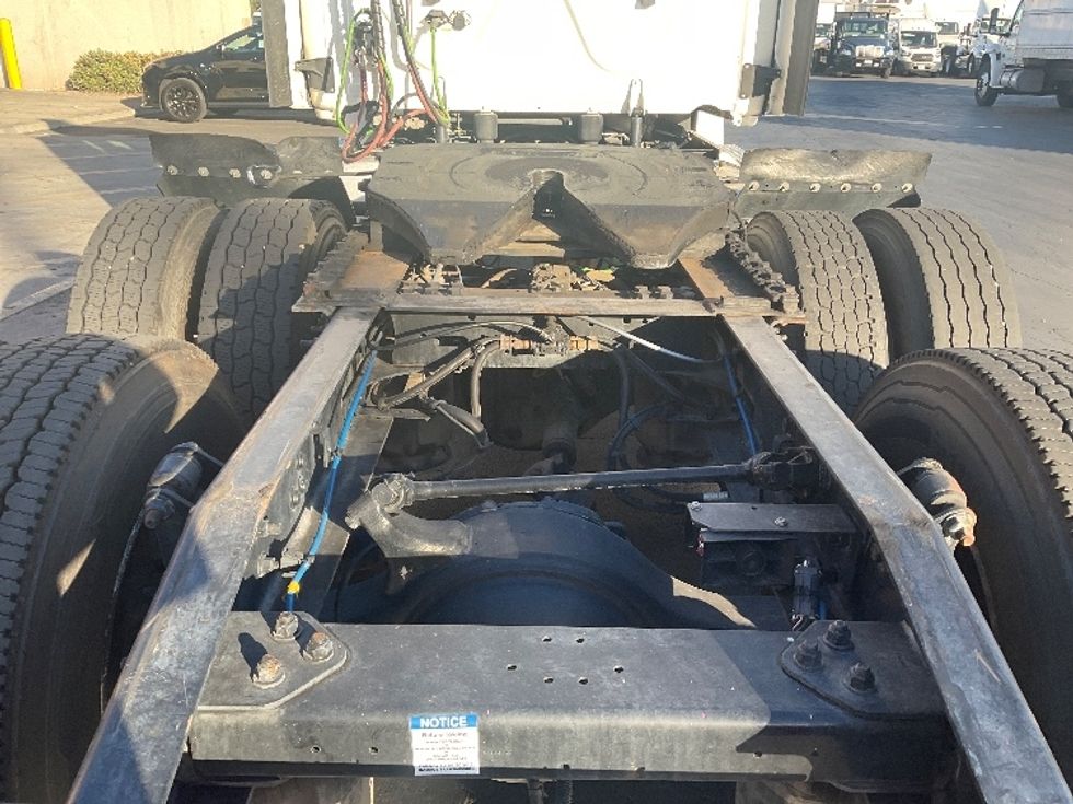 Day Cab Tractor-Heavy Duty Tractors-Freightliner-2021-T12664ST-Torrance-CA-250,384\n\t\tmiles-$ 87,250 - Image 6