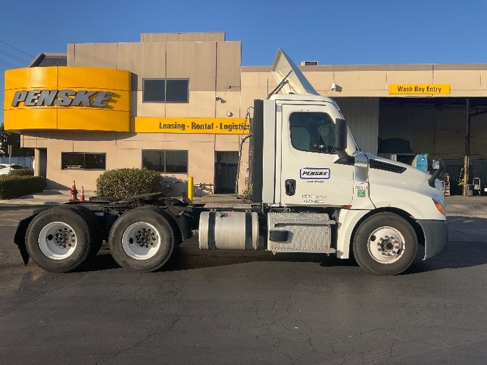 Day Cab Tractor-Heavy Duty Tractors-Freightliner-2021-T12664ST-Torrance-CA-250,384\n\t\tmiles-$ 87,250 - Image 8