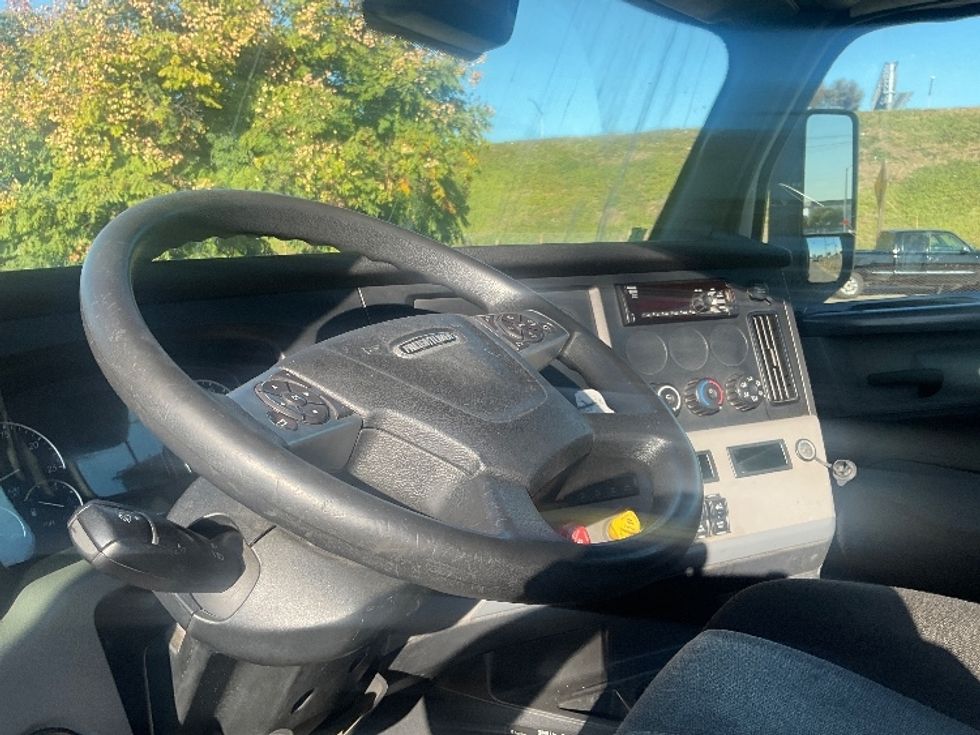 Day Cab Tractor-Heavy Duty Tractors-Freightliner-2021-T12664ST-Torrance-CA-290,142\n\t\tmiles-$ 85,000 - Image 10