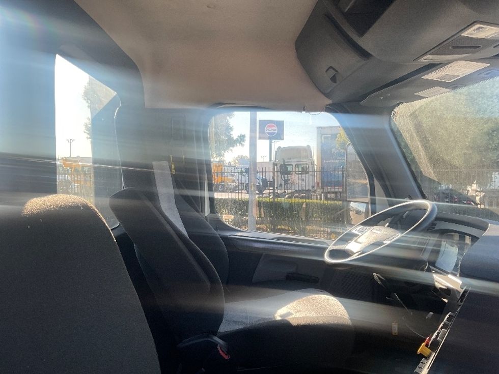 Day Cab Tractor-Heavy Duty Tractors-Freightliner-2021-T12664ST-Torrance-CA-290,142\n\t\tmiles-$ 85,000 - Image 14