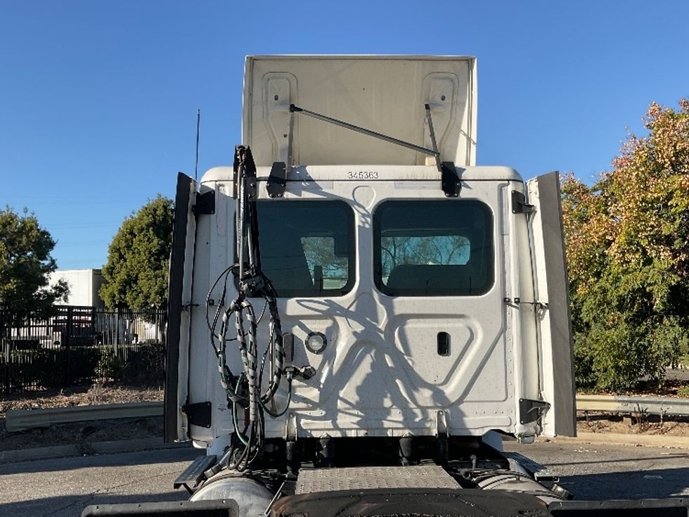 Day Cab Tractor-Heavy Duty Tractors-Freightliner-2021-T12664ST-Torrance-CA-290,142\n\t\tmiles-$ 85,000 - Image 18