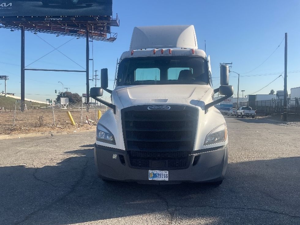 Day Cab Tractor-Heavy Duty Tractors-Freightliner-2021-T12664ST-Torrance-CA-290,142\n\t\tmiles-$ 85,000 - Image 2