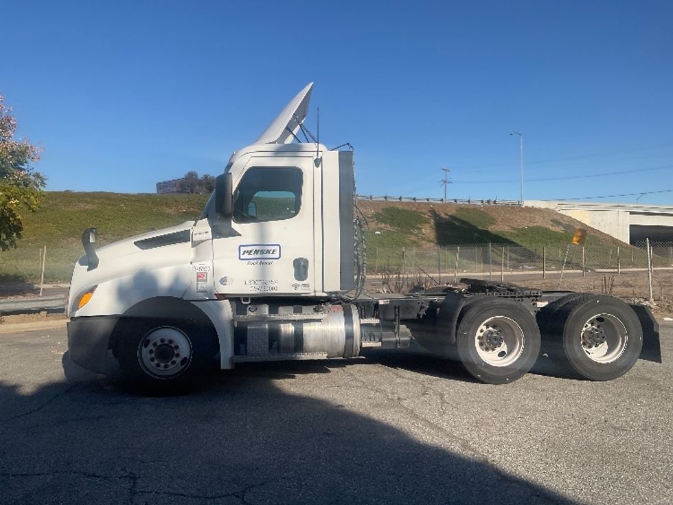 Day Cab Tractor-Heavy Duty Tractors-Freightliner-2021-T12664ST-Torrance-CA-290,142\n\t\tmiles-$ 85,000 - Image 4