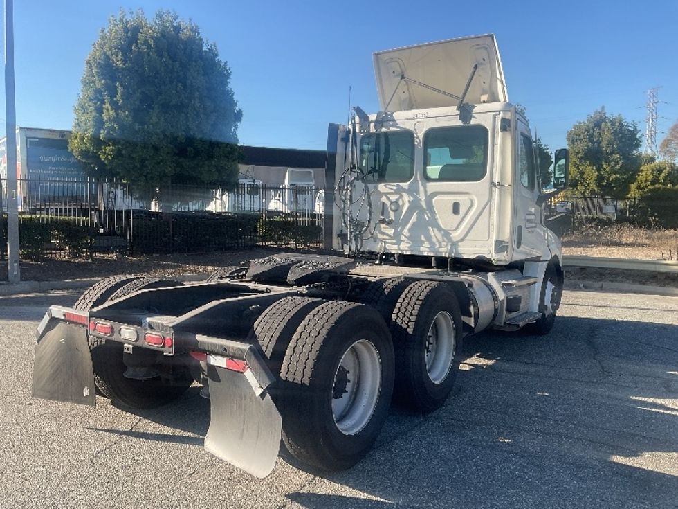 Day Cab Tractor-Heavy Duty Tractors-Freightliner-2021-T12664ST-Torrance-CA-290,142\n\t\tmiles-$ 85,000 - Image 7