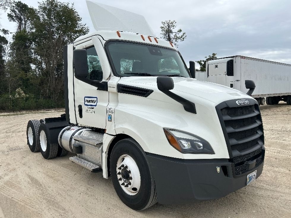Day Cab Tractor-Heavy Duty Tractors-Freightliner-2021-T12664ST-Valdosta-GA-513,041\n\t\tmiles-$ 47,000 - Image 1
