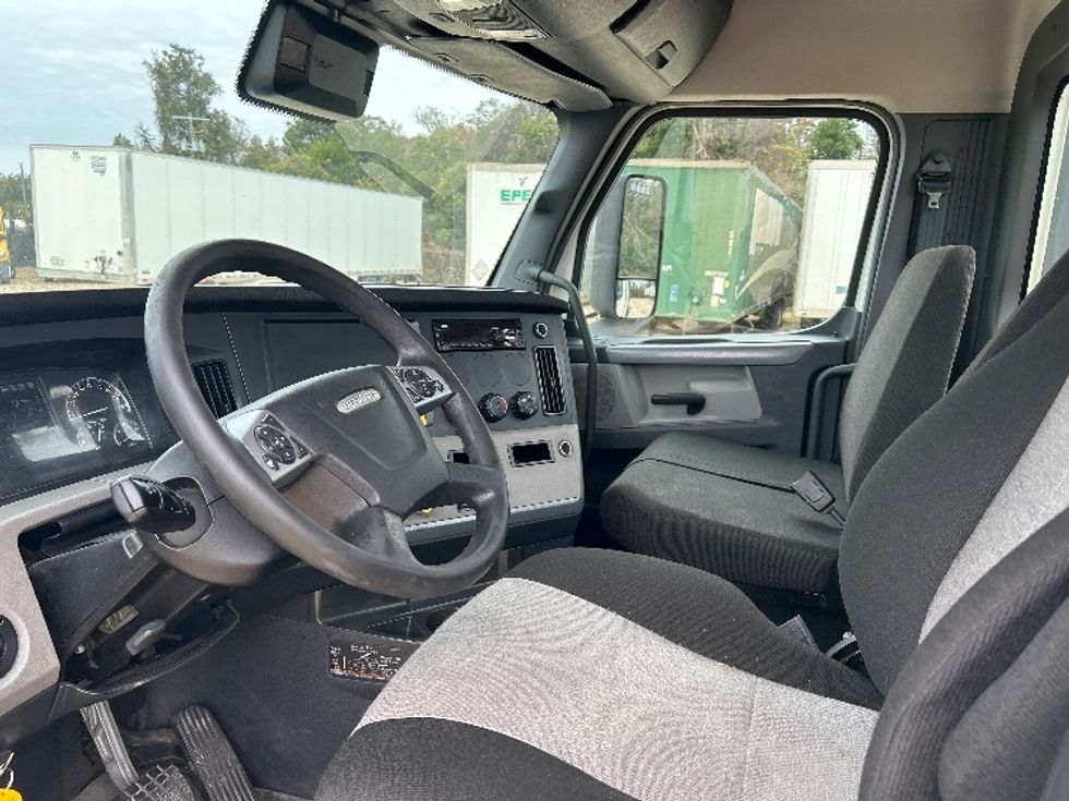 Day Cab Tractor-Heavy Duty Tractors-Freightliner-2021-T12664ST-Valdosta-GA-513,041\n\t\tmiles-$ 47,000 - Image 10