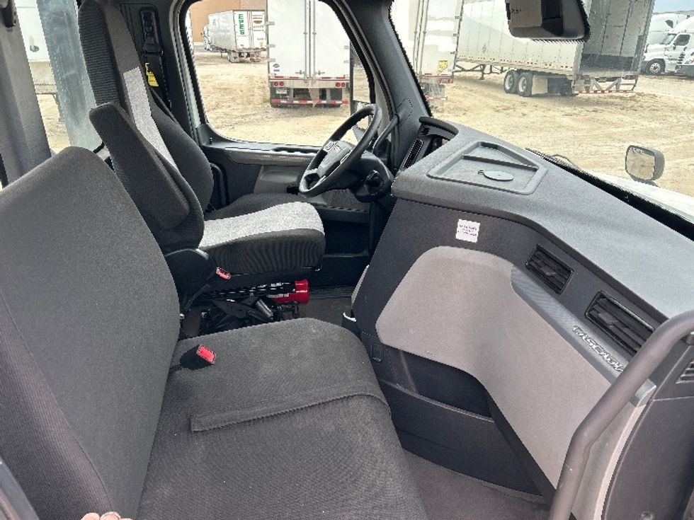 Day Cab Tractor-Heavy Duty Tractors-Freightliner-2021-T12664ST-Valdosta-GA-513,041\n\t\tmiles-$ 47,000 - Image 14