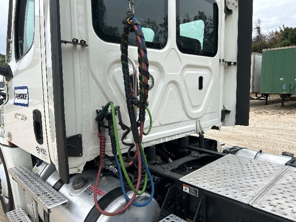 Day Cab Tractor-Heavy Duty Tractors-Freightliner-2021-T12664ST-Valdosta-GA-513,041\n\t\tmiles-$ 47,000 - Image 17