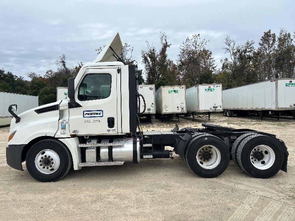 Day Cab Tractor-Heavy Duty Tractors-Freightliner-2021-T12664ST-Valdosta-GA-513,041\n\t\tmiles-$ 47,000 - Image 4