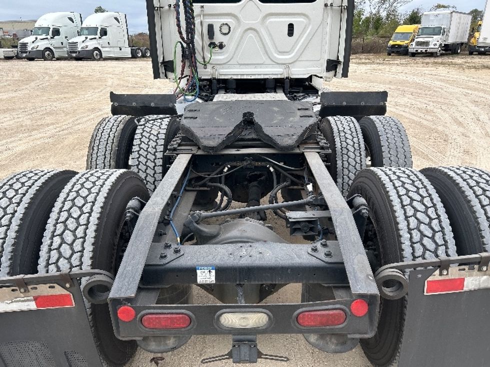 Day Cab Tractor-Heavy Duty Tractors-Freightliner-2021-T12664ST-Valdosta-GA-513,041\n\t\tmiles-$ 47,000 - Image 6