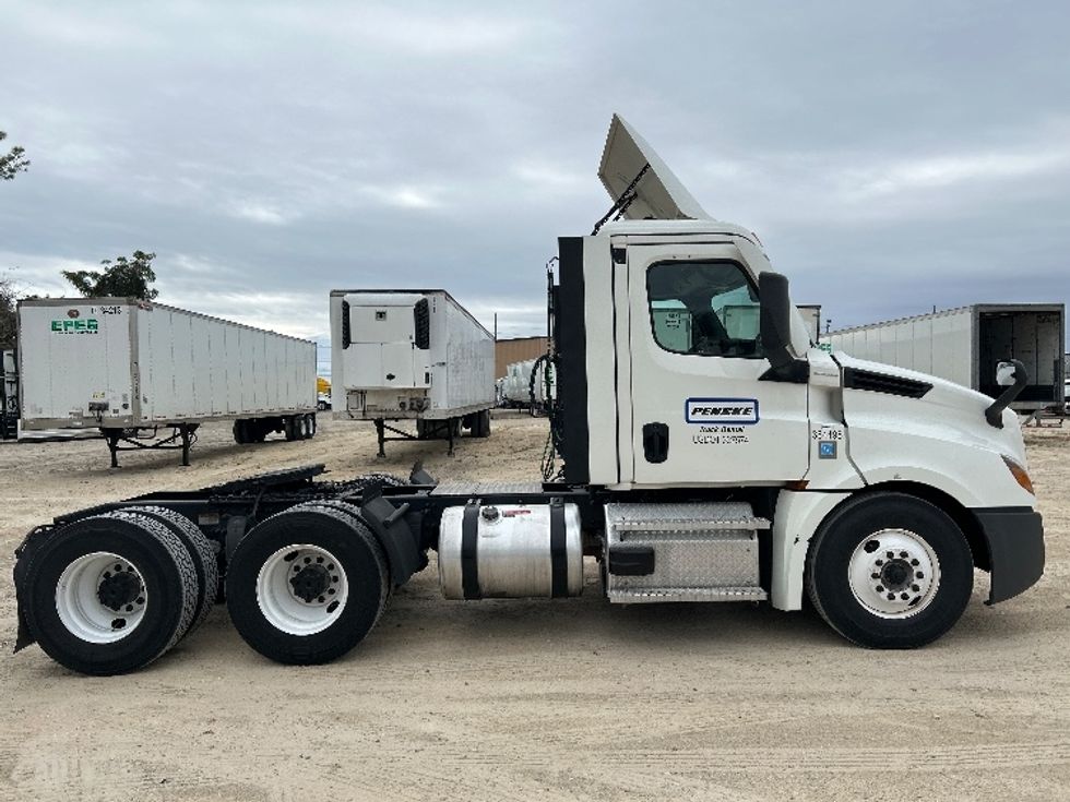 Day Cab Tractor-Heavy Duty Tractors-Freightliner-2021-T12664ST-Valdosta-GA-513,041\n\t\tmiles-$ 47,000 - Image 8