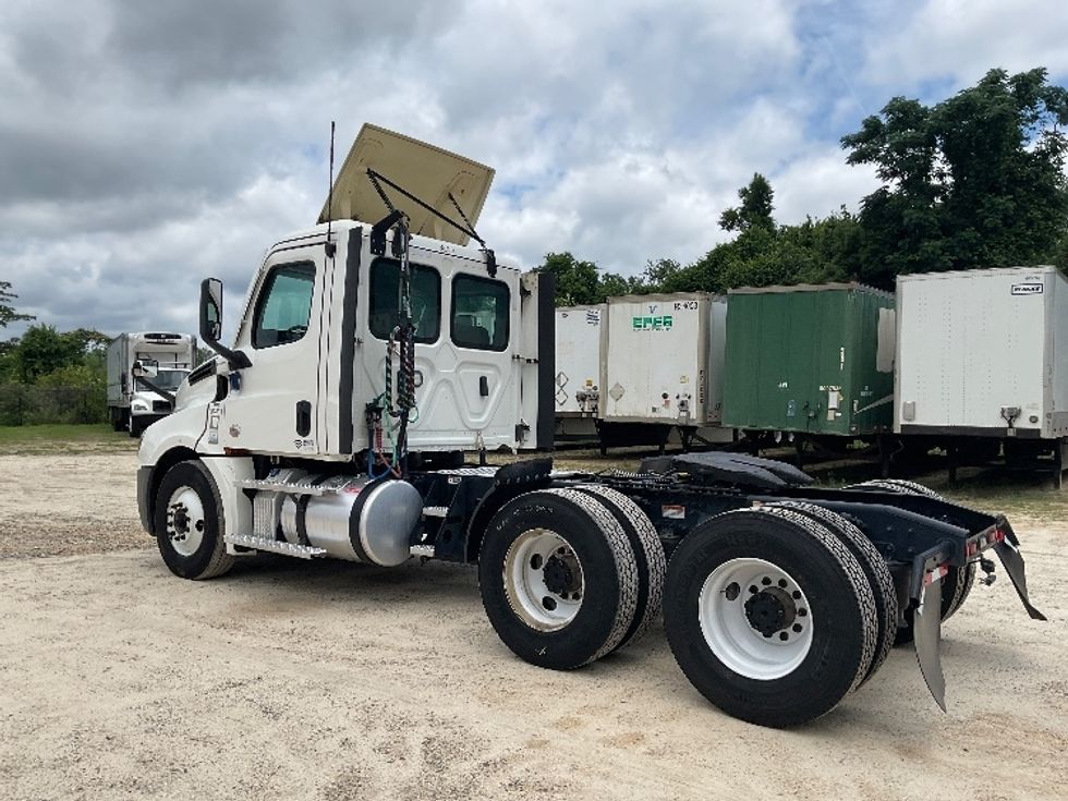 Day Cab Tractor-Heavy Duty Tractors-Freightliner-2021-T12664ST-Valdosta-GA-541,806\n\t\tmiles-$ 44,000 - Image 5