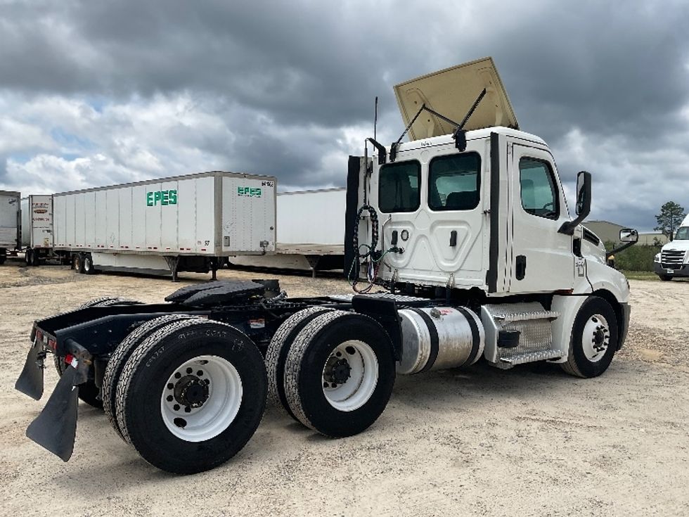 Day Cab Tractor-Heavy Duty Tractors-Freightliner-2021-T12664ST-Valdosta-GA-541,806\n\t\tmiles-$ 44,000 - Image 7