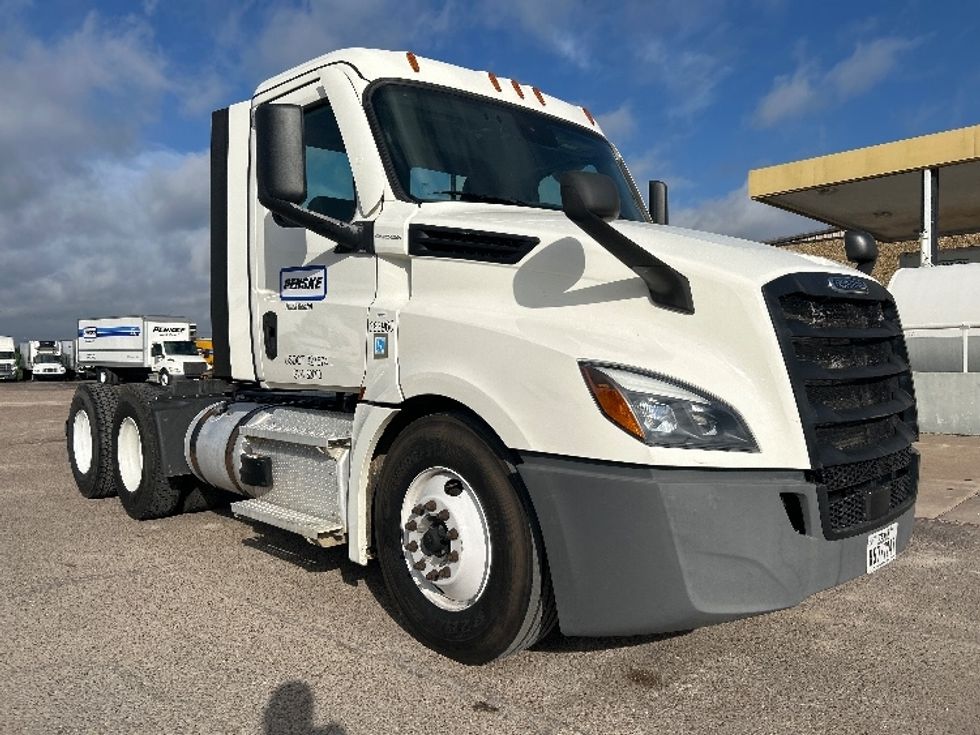 Day Cab Tractor-Heavy Duty Tractors-Freightliner-2021-T12664ST-Waco-TX-317,426\n\t\tmiles-$ 70,250 - Image 1