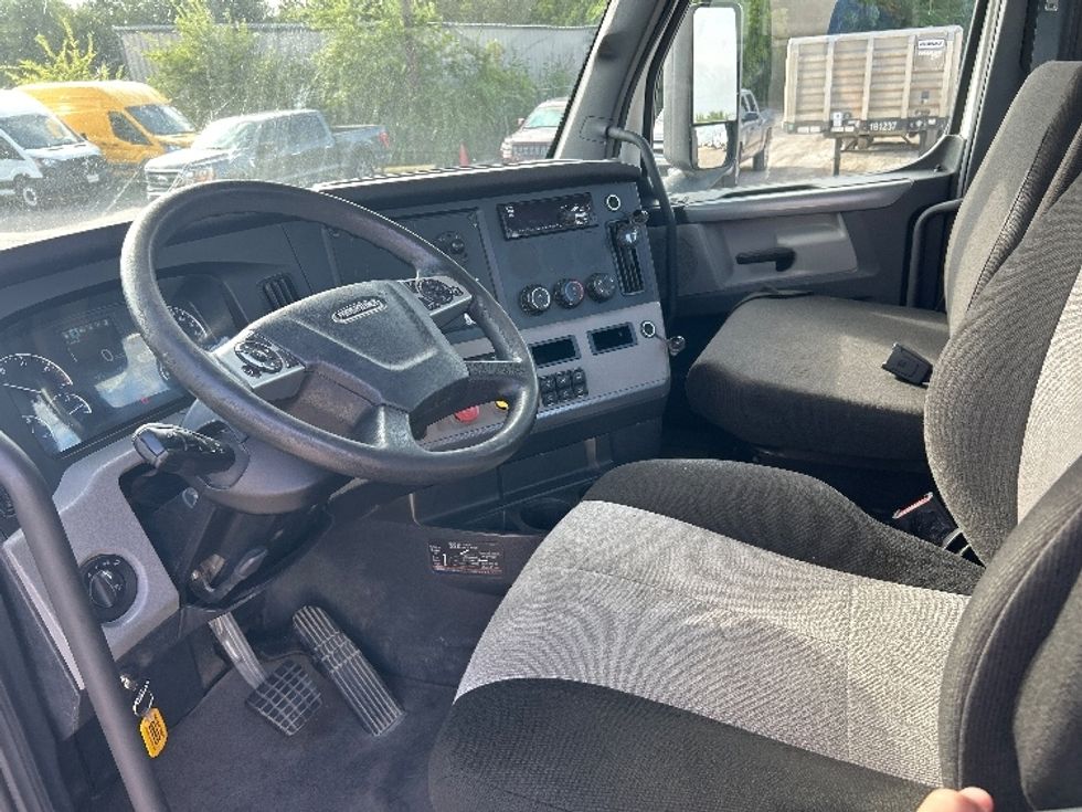Day Cab Tractor-Heavy Duty Tractors-Freightliner-2021-T12664ST-Waco-TX-317,426\n\t\tmiles-$ 70,250 - Image 10