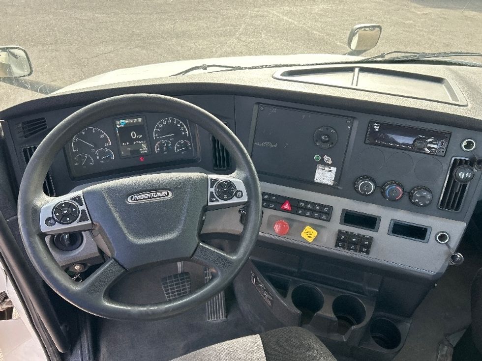 Day Cab Tractor-Heavy Duty Tractors-Freightliner-2021-T12664ST-Waco-TX-317,426\n\t\tmiles-$ 70,250 - Image 11