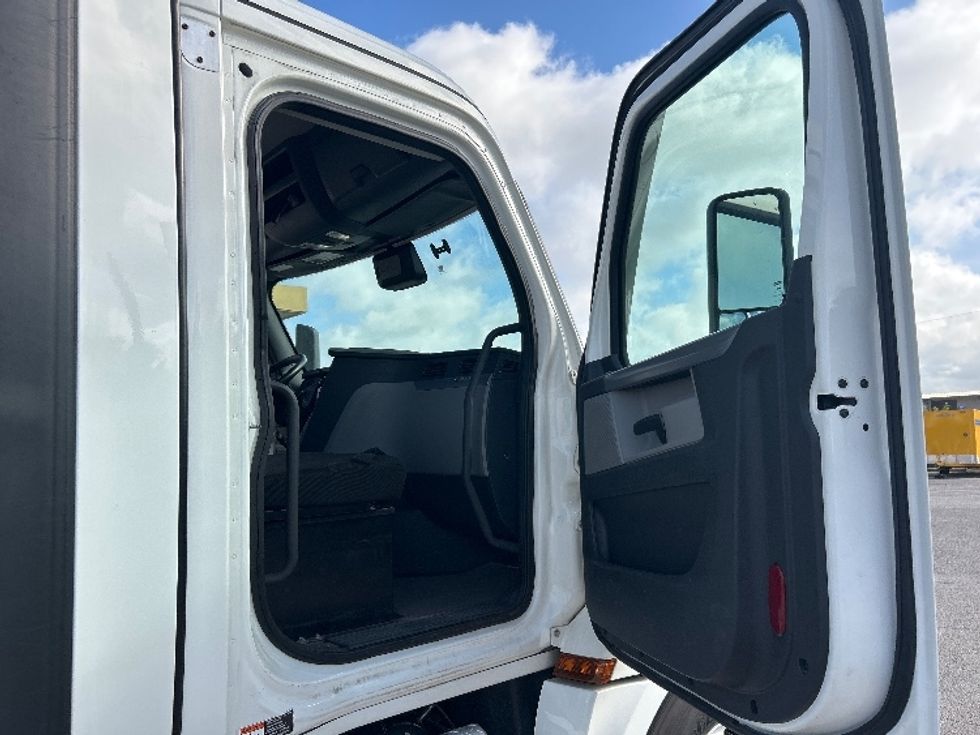 Day Cab Tractor-Heavy Duty Tractors-Freightliner-2021-T12664ST-Waco-TX-317,426\n\t\tmiles-$ 70,250 - Image 12