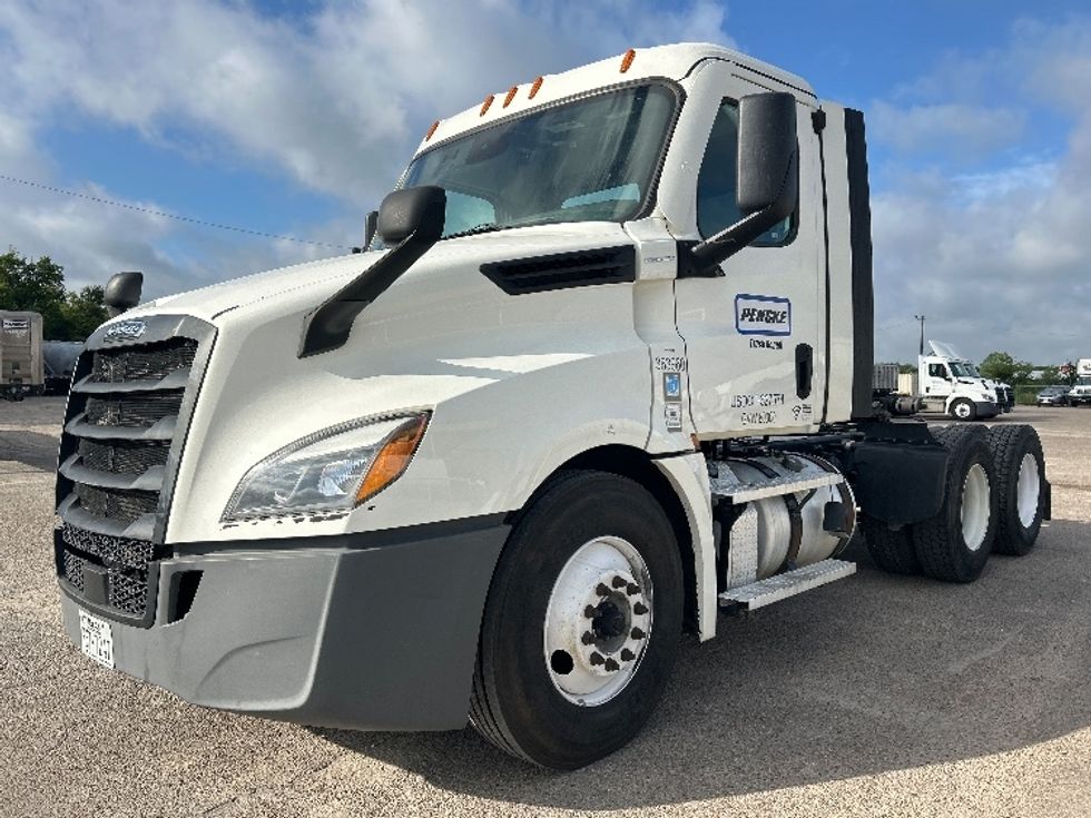 Day Cab Tractor-Heavy Duty Tractors-Freightliner-2021-T12664ST-Waco-TX-317,426\n\t\tmiles-$ 70,250 - Image 3
