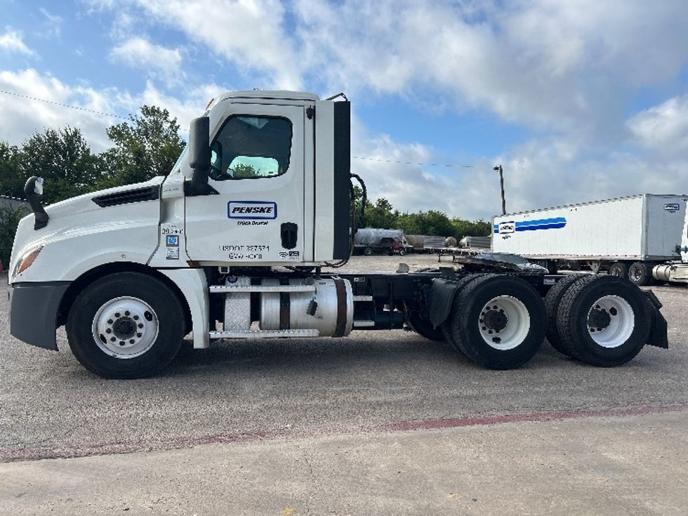 Day Cab Tractor-Heavy Duty Tractors-Freightliner-2021-T12664ST-Waco-TX-317,426\n\t\tmiles-$ 70,250 - Image 4