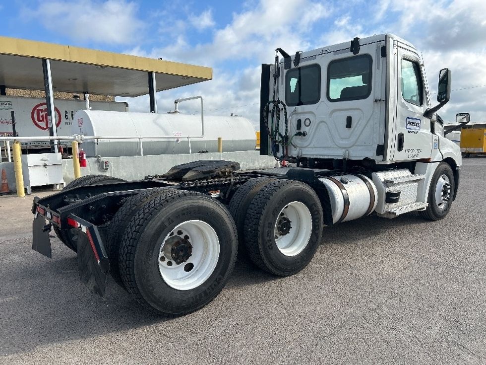 Day Cab Tractor-Heavy Duty Tractors-Freightliner-2021-T12664ST-Waco-TX-317,426\n\t\tmiles-$ 70,250 - Image 7