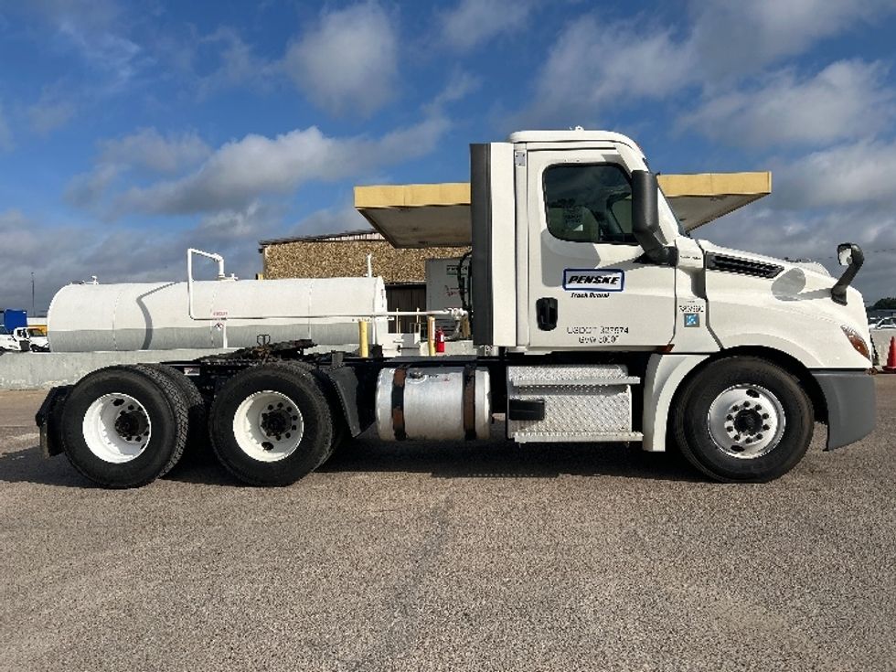Day Cab Tractor-Heavy Duty Tractors-Freightliner-2021-T12664ST-Waco-TX-317,426\n\t\tmiles-$ 70,250 - Image 8