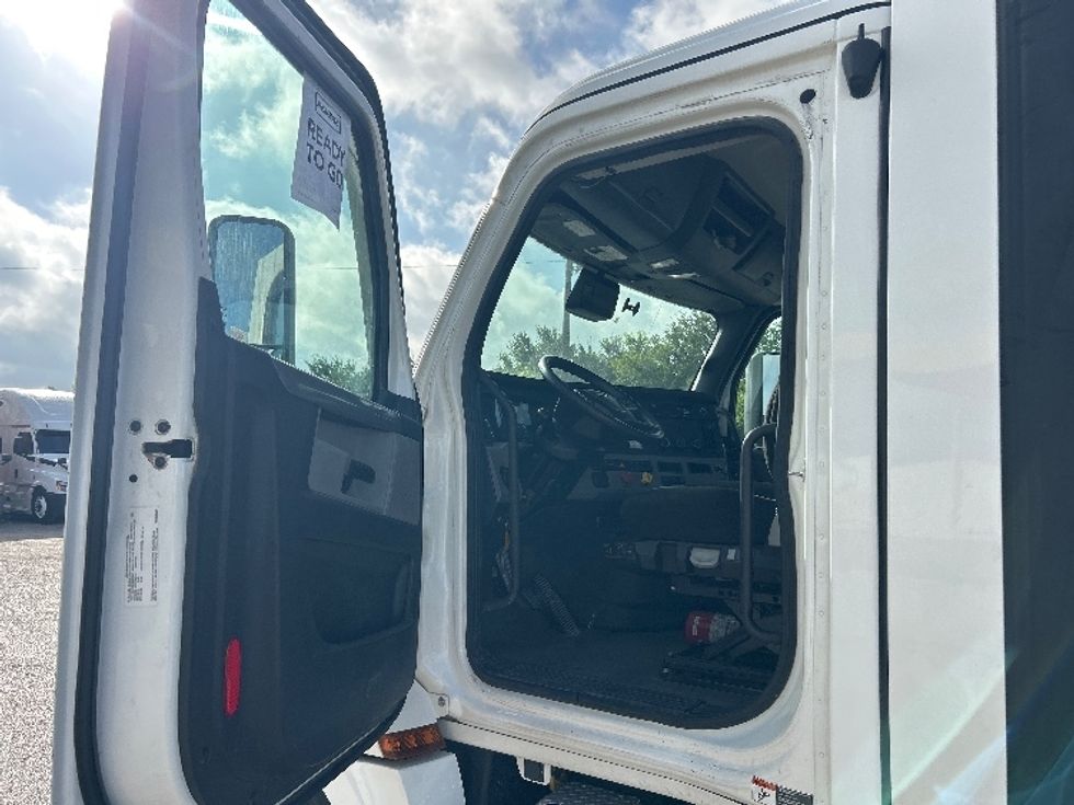 Day Cab Tractor-Heavy Duty Tractors-Freightliner-2021-T12664ST-Waco-TX-317,426\n\t\tmiles-$ 70,250 - Image 9