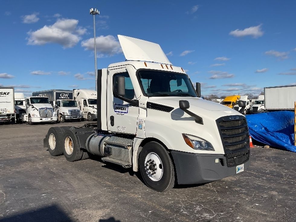Day Cab Tractor-Heavy Duty Tractors-Freightliner-2021-T12664ST-Warren-MI-628,617\n\t\tmiles-$ 27,250 - Image 1