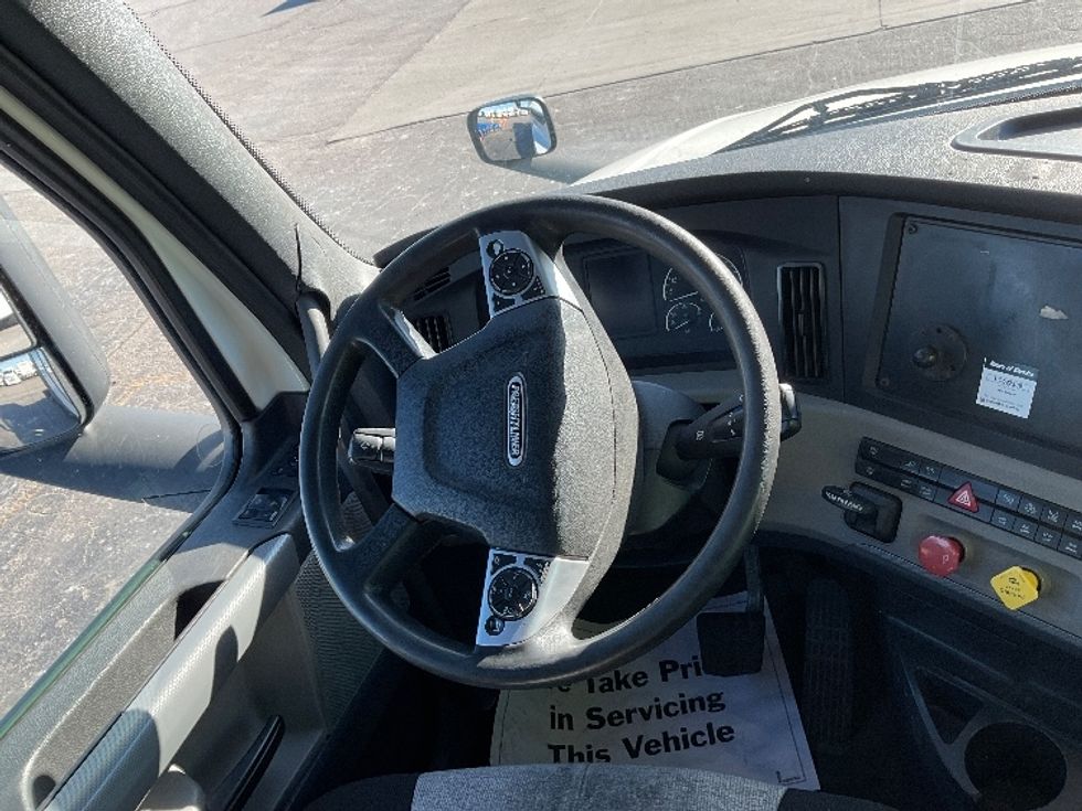 Day Cab Tractor-Heavy Duty Tractors-Freightliner-2021-T12664ST-Warren-MI-628,617\n\t\tmiles-$ 27,250 - Image 11