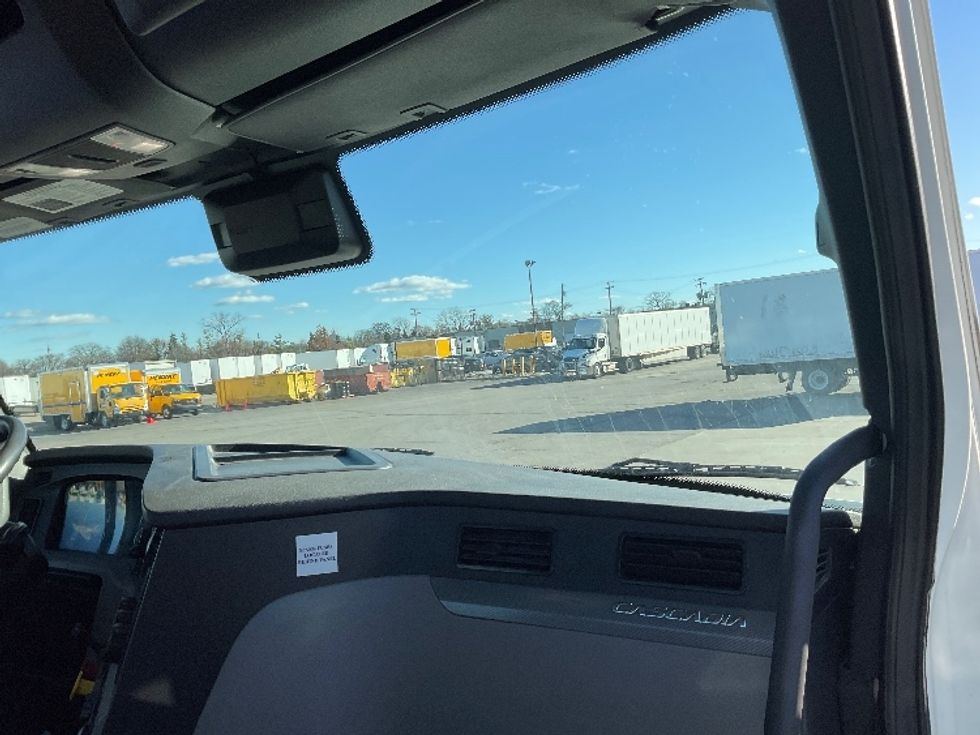 Day Cab Tractor-Heavy Duty Tractors-Freightliner-2021-T12664ST-Warren-MI-628,617\n\t\tmiles-$ 27,250 - Image 13