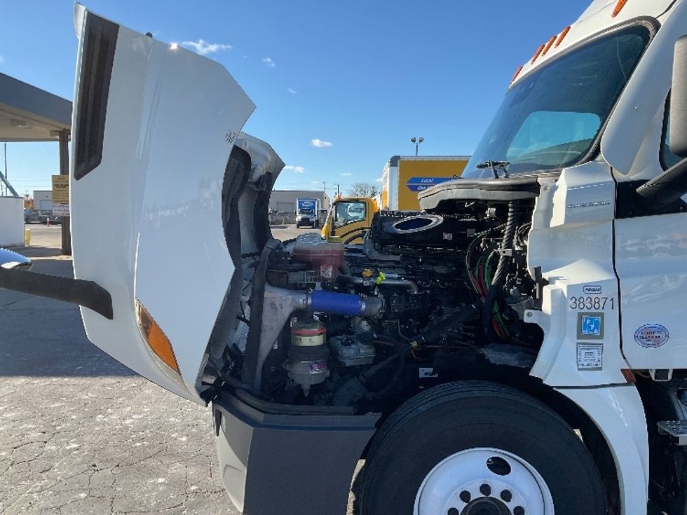 Day Cab Tractor-Heavy Duty Tractors-Freightliner-2021-T12664ST-Warren-MI-628,617\n\t\tmiles-$ 27,250 - Image 16