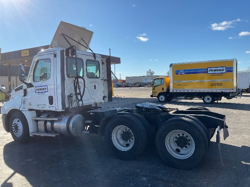 Day Cab Tractor-Heavy Duty Tractors-Freightliner-2021-T12664ST-Warren-MI-628,617\n\t\tmiles-$ 27,250 - Image 5