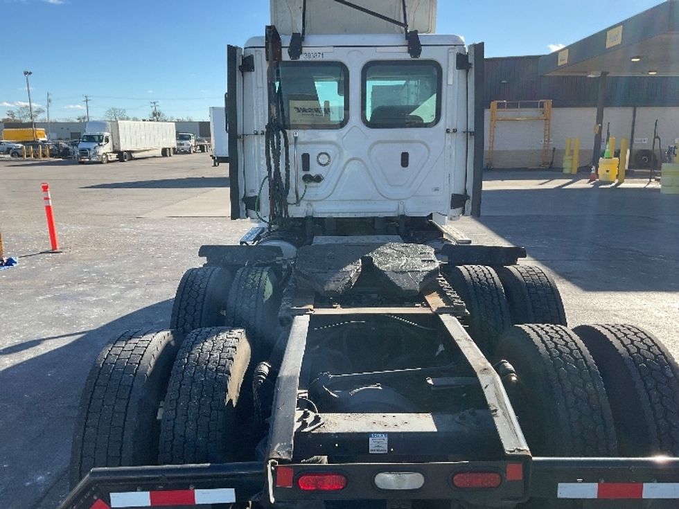 Day Cab Tractor-Heavy Duty Tractors-Freightliner-2021-T12664ST-Warren-MI-628,617\n\t\tmiles-$ 27,250 - Image 6
