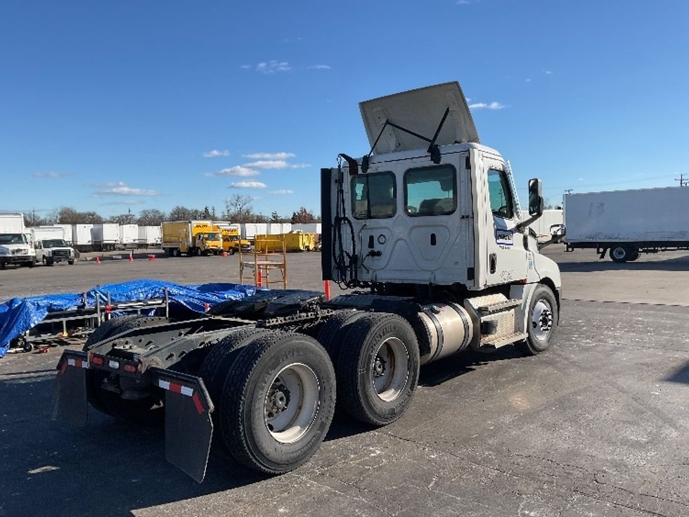 Day Cab Tractor-Heavy Duty Tractors-Freightliner-2021-T12664ST-Warren-MI-628,617\n\t\tmiles-$ 27,250 - Image 7