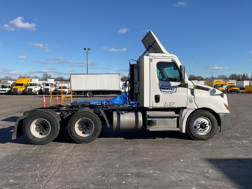 Day Cab Tractor-Heavy Duty Tractors-Freightliner-2021-T12664ST-Warren-MI-628,617\n\t\tmiles-$ 27,250 - Image 8