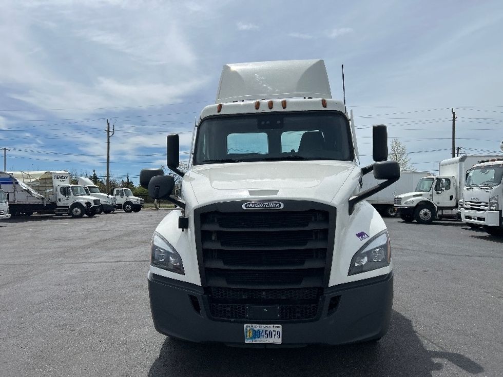 Day Cab Tractor-Heavy Duty Tractors-Freightliner-2021-T12664ST-West Babylon-NY-262,425\n\t\tmiles-$ 60,500 - Image 2